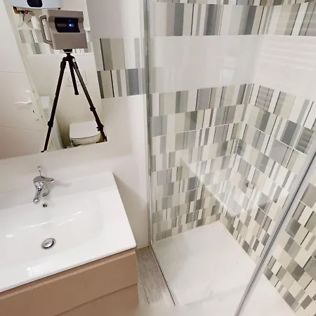 Climatise Au Calme, Proche Et Commerces - Fr-1-196-341