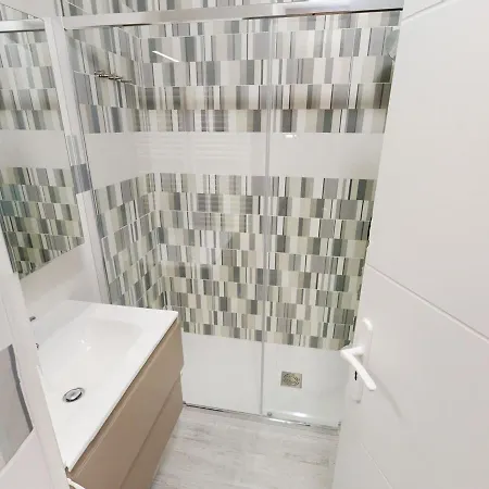 Apartment Climatise Au Calme, Proche Et Commerces - Fr-1-196-341 *