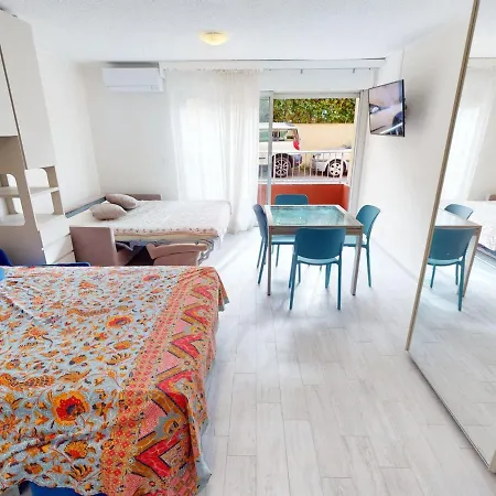 Appartement Climatise Au Calme, Proche Et Commerces - Fr-1-196-341 *