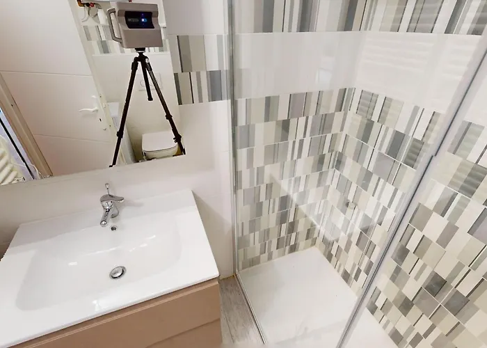 Climatise Au Calme, Proche Et Commerces - Fr-1-196-341